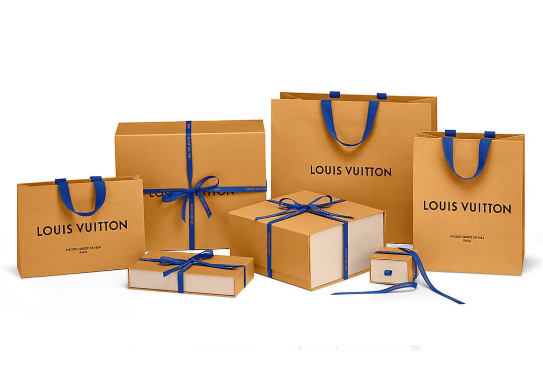 Geschenkbänder, Geschenkpapier, Papiertaschen, Packaging von Louis Vuitton im neuen Design
