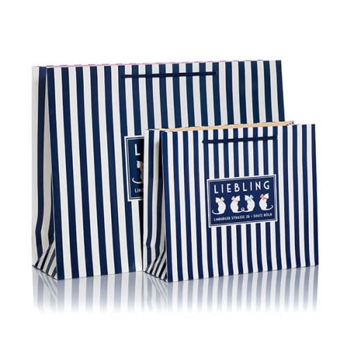Zwei blau-weiße Papiertüten und Papiertaschen von Liebling entwickelt und produziert von CREATEAM PROMOTION