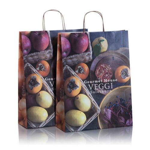 Zwei Papiertüten und Papiertaschen individualisiert mit Veggi CI von CREATEAM PROMOTION